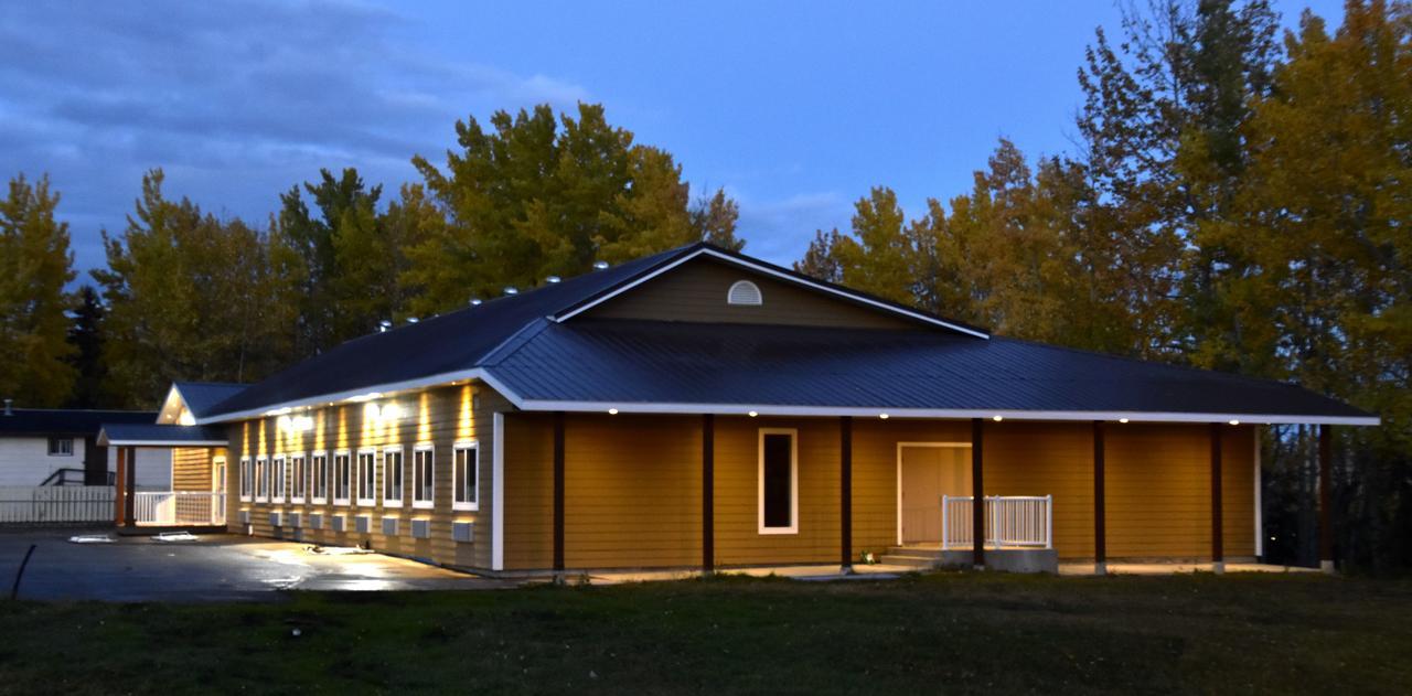 The Lion Inn & Suites Chetwynd Kültér fotó